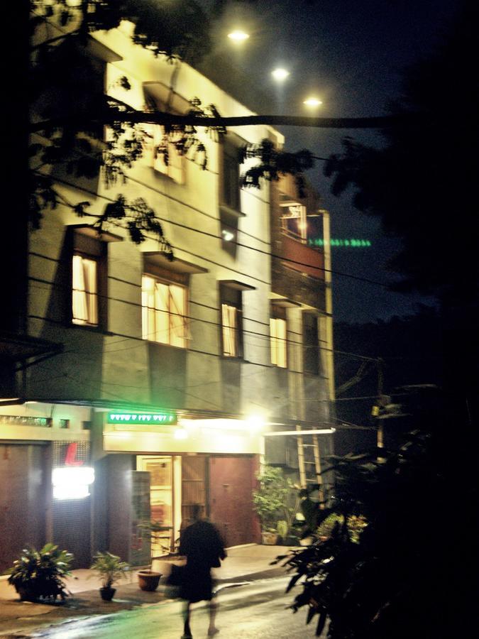 Leos Hotel Tomohon Exteriör bild